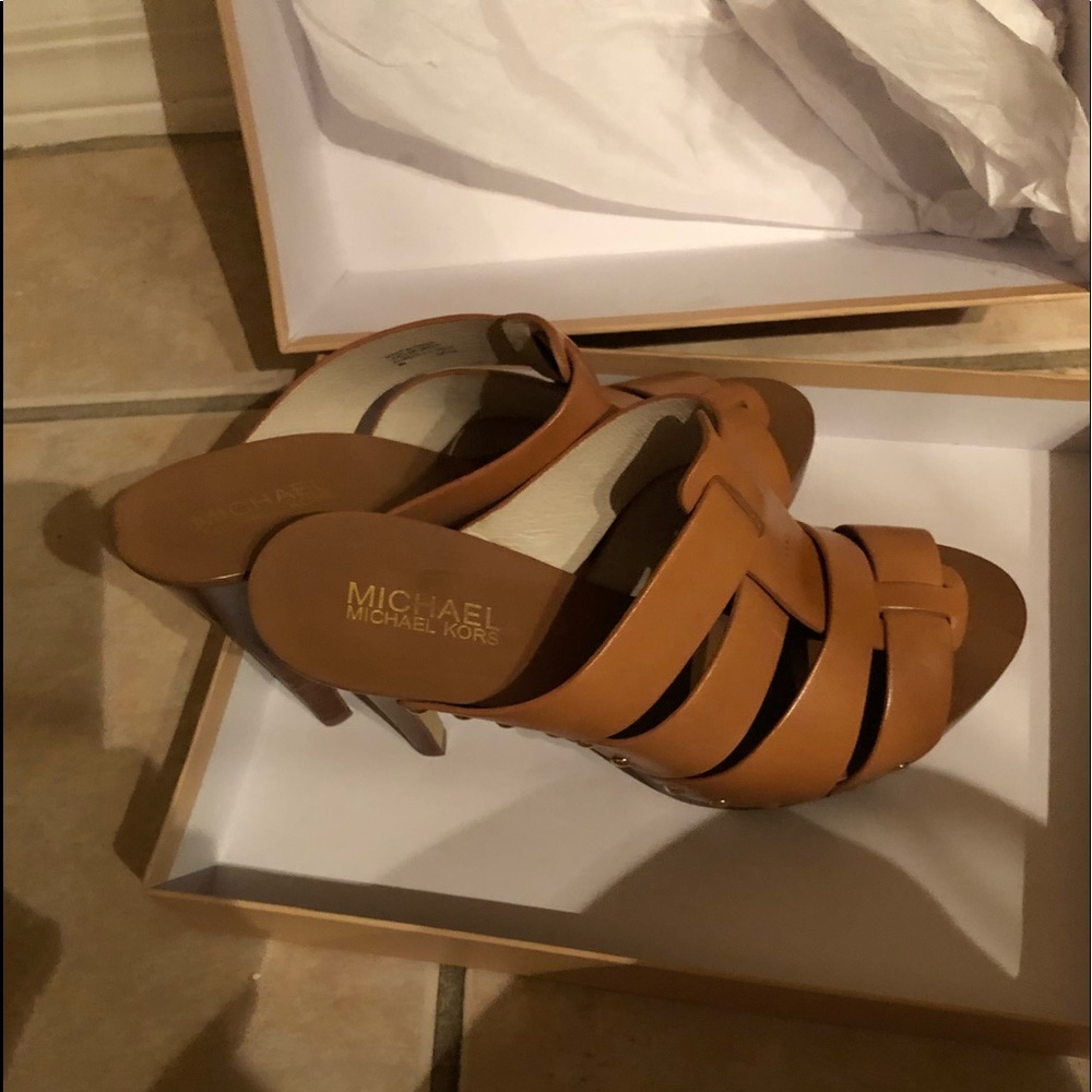 Michael Kors tan sandals size 9